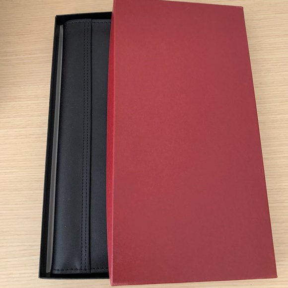 NWOT Hazel Leather Wallet Organizer - Picture 1 of 4